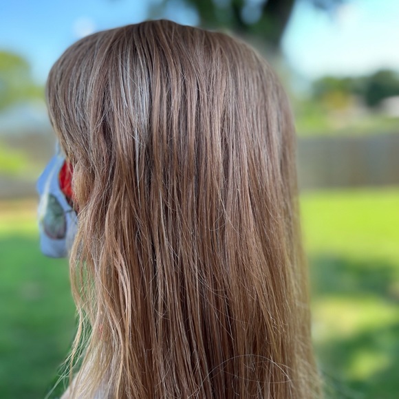 Shake N Go Acrylic light brown wig with bangs - Picture 3 of 16
